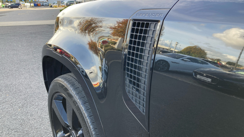 Land Rover Defender 3.0 D250 X-Dynamic S 90 3dr Auto Diesel Estate